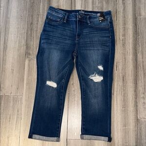 NWT Size 8 Soho NY&Co Distressed Curvy Cropped Legging Jeans